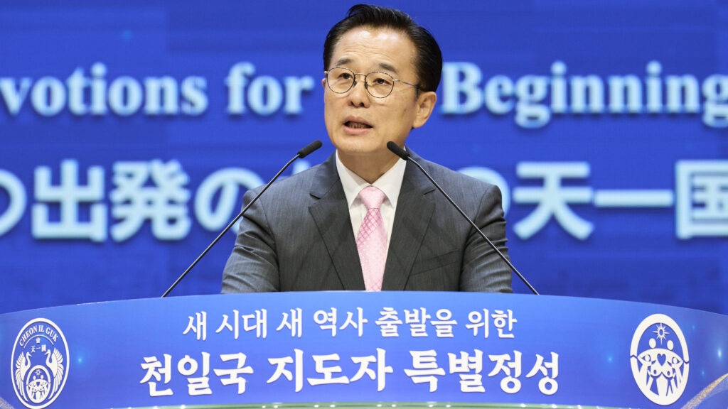 ‘새 시대 새 역사 출발을 위한 천일국 지도자 특별정성’에서 두승연 세계선교본부장이 말씀을 하고 있다.