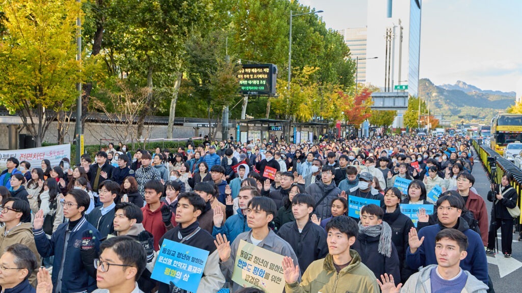 한마음 평화집회에서 종교 자유를 위한 평화 성명서 낭독을 하는 참가자들